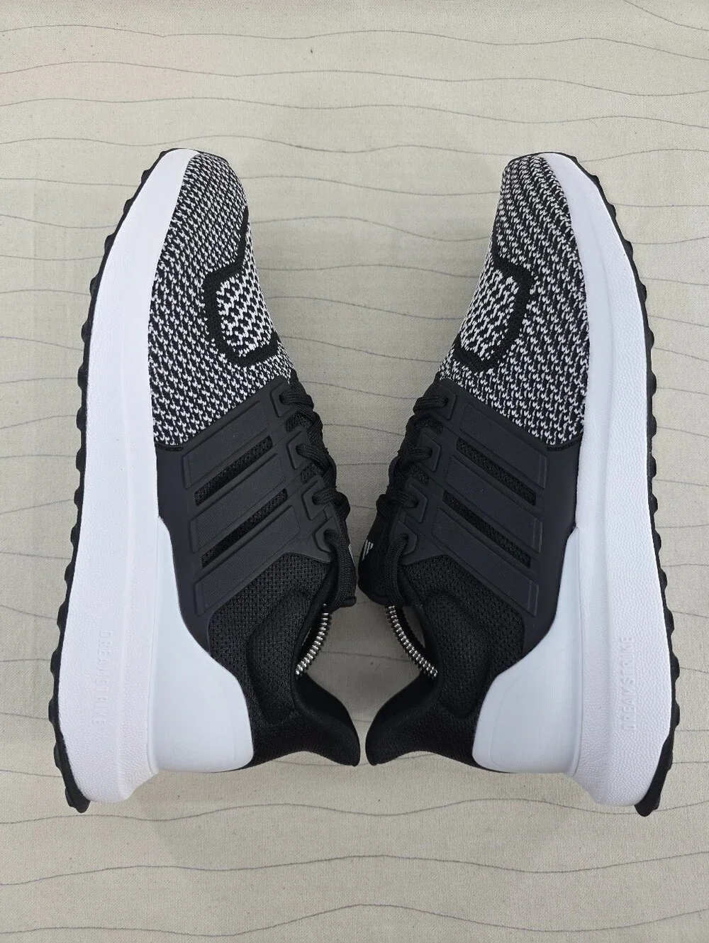 Adidas Mens Ultradream DNA Black White Athletic Sneakers Shoes JS0313 Size 8 EUC